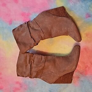 Womens size 7 taupe suede slouch ankle boot, wedge
